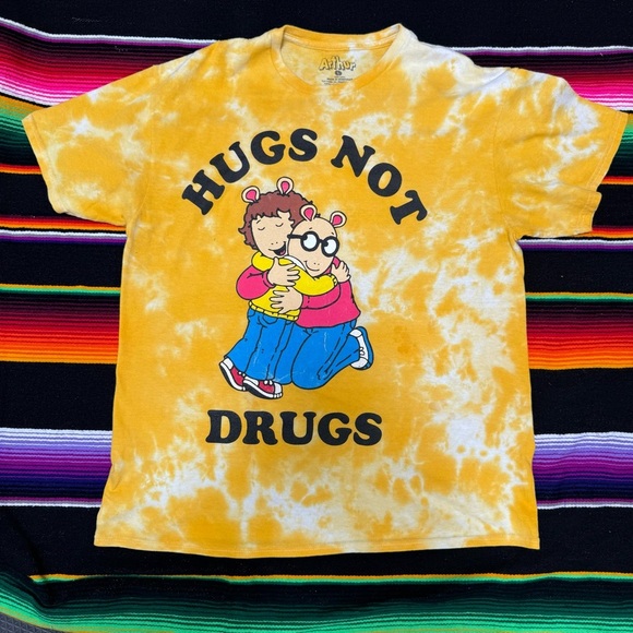 Arthur Hugs Not Drugs Size Large Vintage Retro tee - Picture 1 of 6